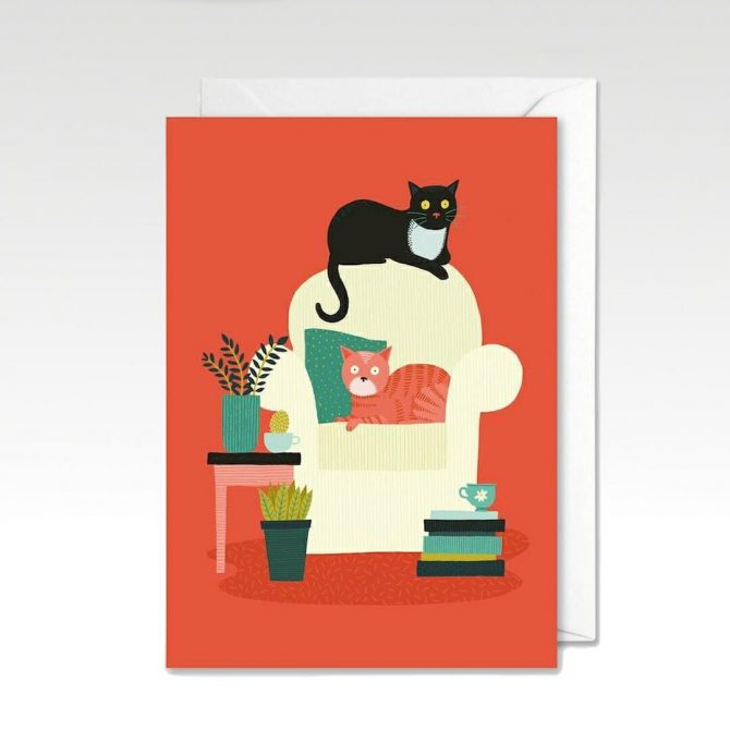 Kattenkaart met katten op een stoel bij catsandthings.nl
