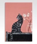 Kattenposter van kat met vaas op een roze achtergrond