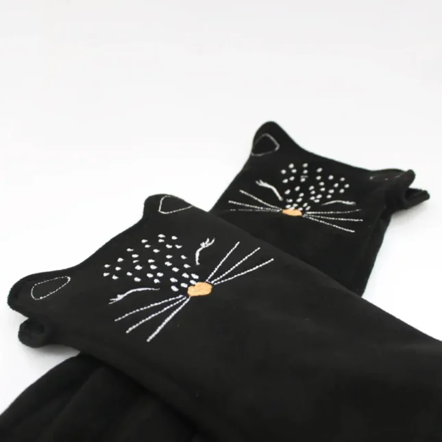 Feline Gloves detail @ catsandthings.nl Feline Gloves detail @ catsandthings.nl