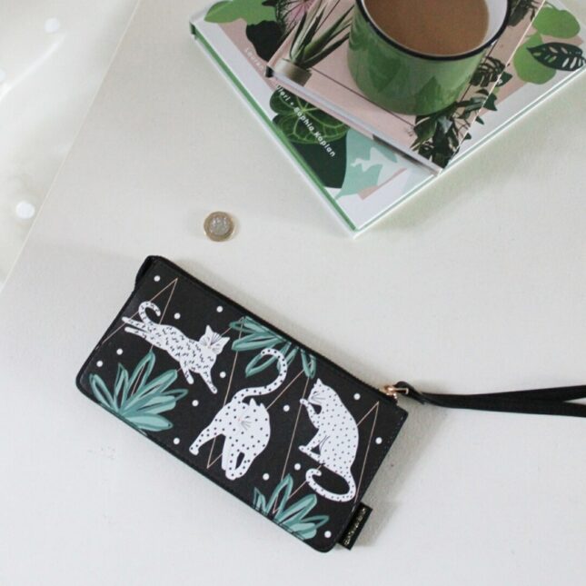 Feline-Wrist-Wallet-1@catsandthings.nl_ Feline-Wrist-Wallet-1@catsandthings.nl_