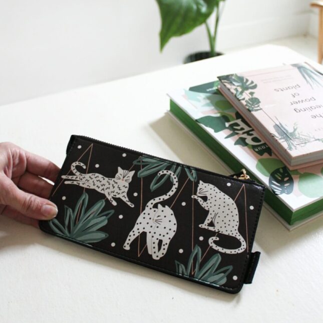 Feline-Wrist-Wallet-3@catsandthings.nl_ Feline-Wrist-Wallet-3@catsandthings.nl_