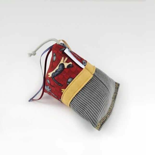 Jumping-Cats-Silverbag-1 Jumping-Cats-Silverbag-1