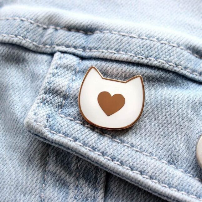 Kattenkop-speld-in-wit-2-@-catsandthings.nl_ Kattenkop-speld-in-wit-2-@-catsandthings.nl_