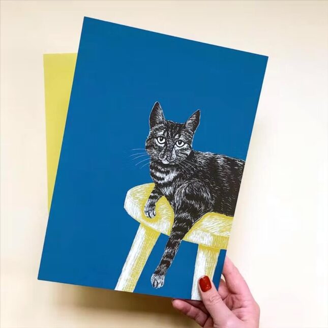 Kattenposter-Cat-on-Hocker-linosnede-1-@catsandthings.nl_ Kattenposter-Cat-on-Hocker-linosnede-1-@catsandthings.nl_