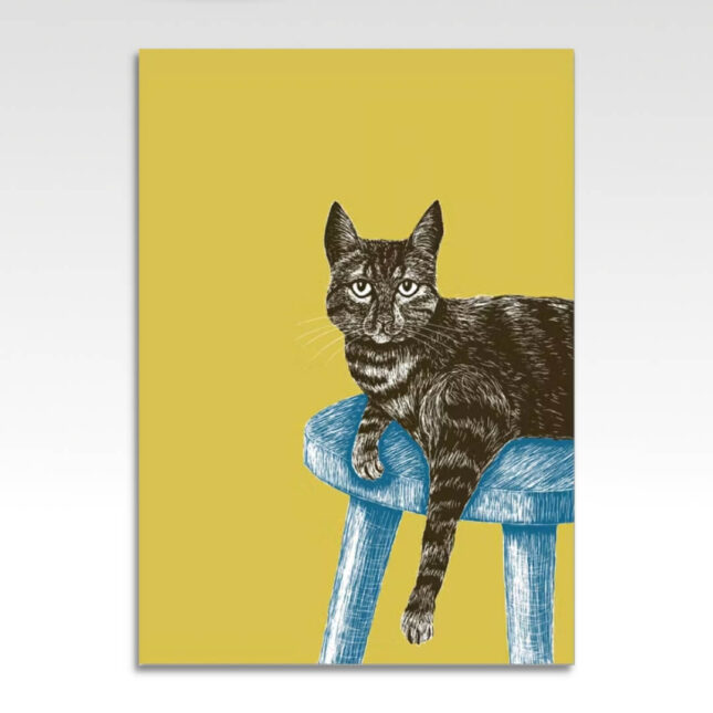 Kattenposter-Cat-on-Hocker-linosnede-yellow-3-@catsandthings.nl_