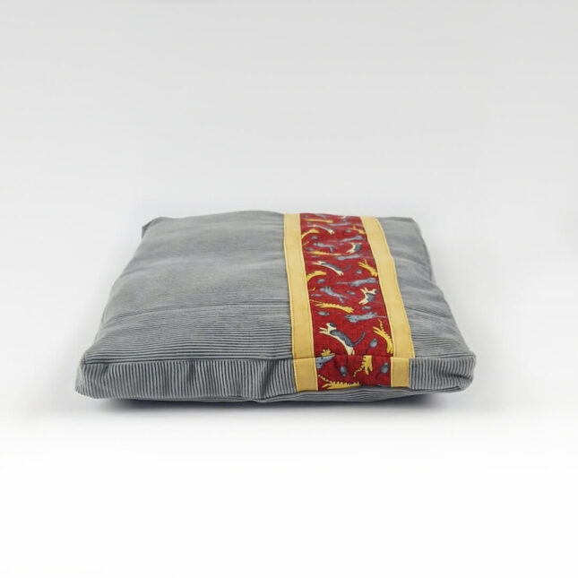 Platte-ligkussen-jumping-cats-3 Platte-ligkussen-jumping-cats-3