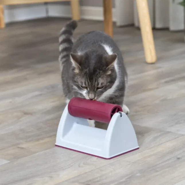 Snack Roll op standaard met kat Snack Roll op standaard met kat